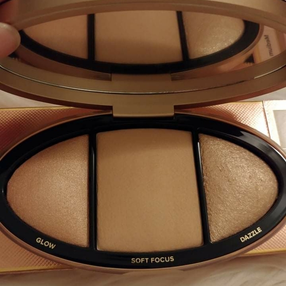 💖FIRM! NWT TOO FACED BORN THIS WAY TURN UP THE LIGHT HIGHLIGHTER PALETTE - Picture 8 of 10